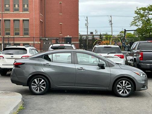 Gray 2021 Nissan Versa 1.6 SV