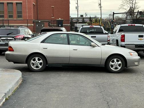 1998 Lexus ES 300 Base