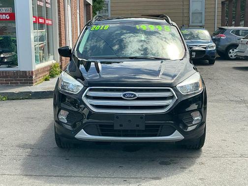 Black 2018 Ford Escape SE
