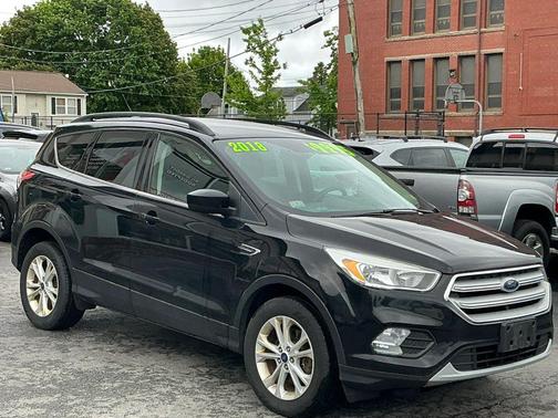 Black 2018 Ford Escape SE