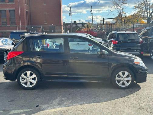 2011 Nissan Versa 1.8 SL