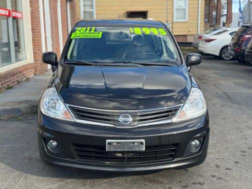 2011 Nissan Versa 1.8 SL