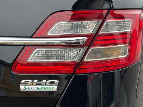 2016 Ford Taurus SHO