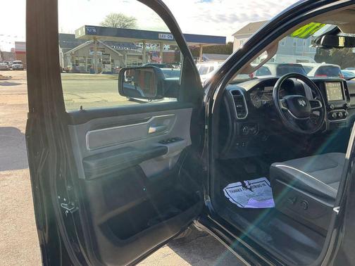 Diamond Black Crystal Pearlcoat 2019 RAM 1500 Big Horn