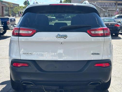 2016 Jeep Cherokee Sport