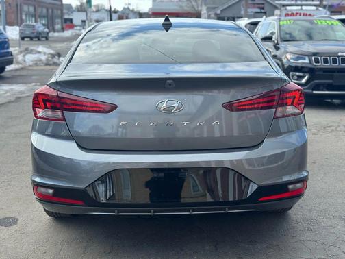 2019 Hyundai ELANTRA SEL