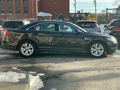 2010 Ford Taurus SEL