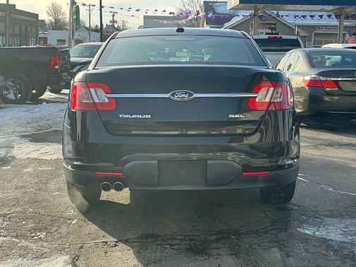 2010 Ford Taurus SEL