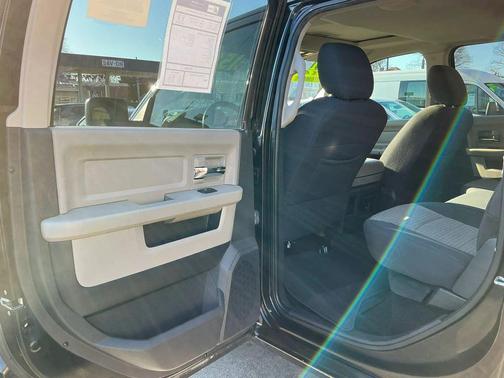 Black 2011 Dodge Ram 1500 SLT