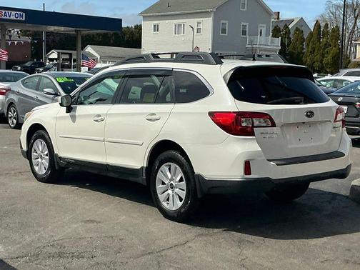 White 2016 Subaru Outback 2.5i Premium
