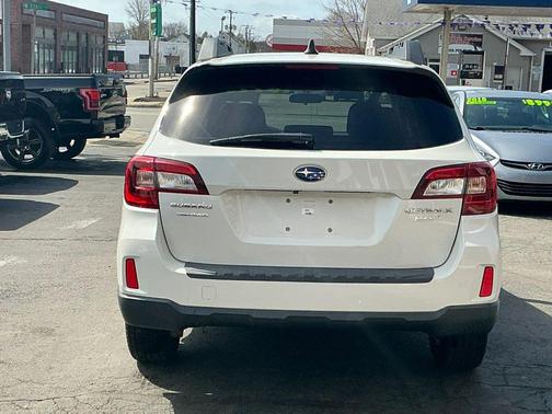 White 2016 Subaru Outback 2.5i Premium