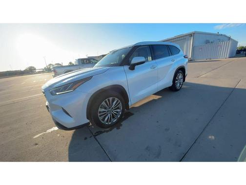 2022 Toyota Highlander Platinum