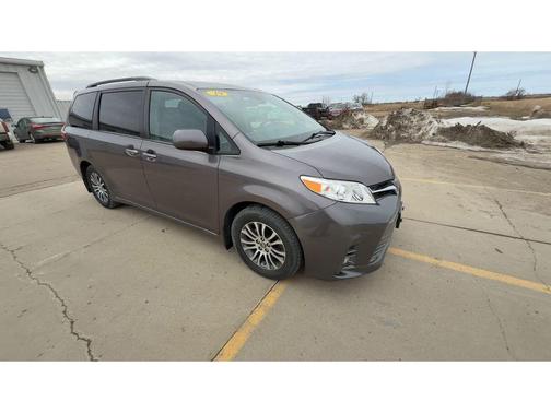 2019 Toyota Sienna XLE