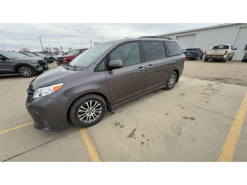 2019 Toyota Sienna XLE