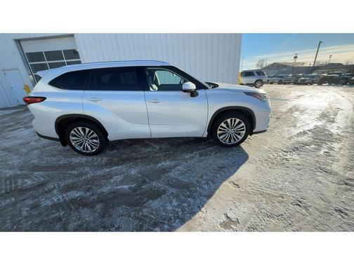 2023 Toyota Highlander Platinum
