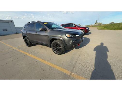 Granite Crystal Metallic Clearcoat 2020 Jeep Cherokee Trailhawk