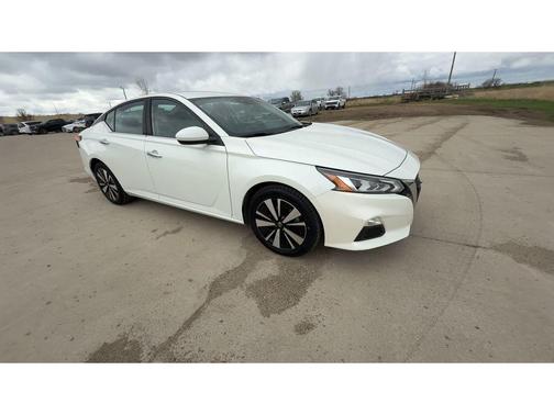 Pearl White Tricoat 2021 Nissan Altima 2.5 SV