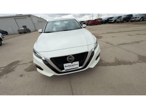 Pearl White Tricoat 2021 Nissan Altima 2.5 SV
