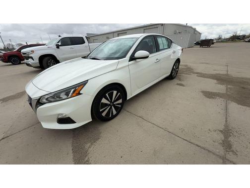 Pearl White Tricoat 2021 Nissan Altima 2.5 SV