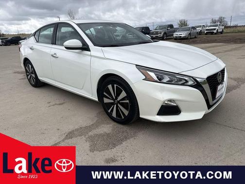 Pearl White Tricoat 2021 Nissan Altima 2.5 SV