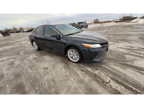 2020 Toyota Camry Hybrid XLE