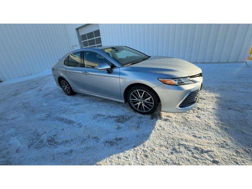 2023 Toyota Camry Hybrid XLE