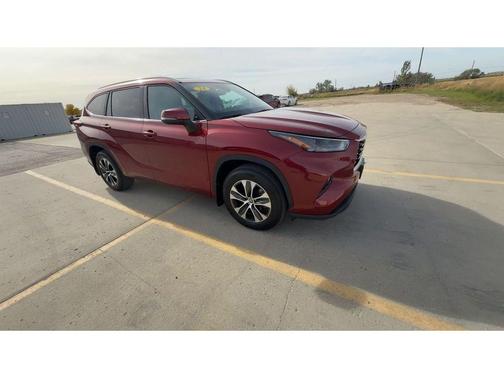 Ruby Flare Pearl 2024 Toyota Highlander XLE