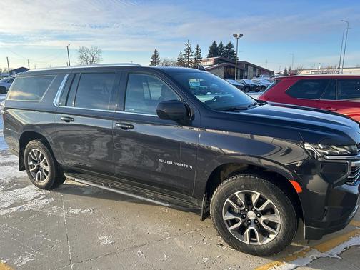 2023 Chevrolet Suburban LT