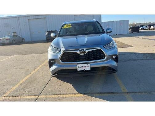 Moon Dust 2020 Toyota Highlander XLE