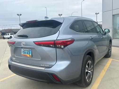 Moon Dust 2020 Toyota Highlander XLE