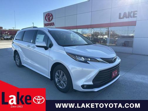 2025 Toyota Sienna XLE