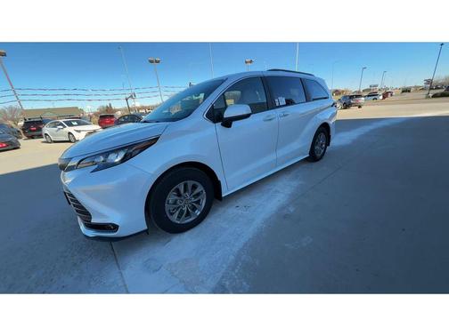 2025 Toyota Sienna XLE