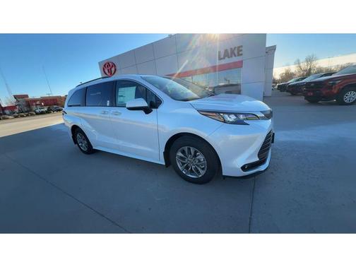 2025 Toyota Sienna XLE