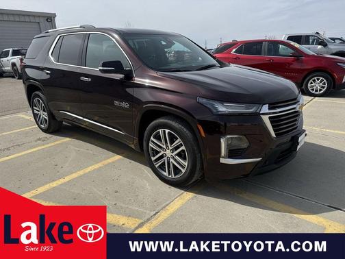 Black Cherry Metallic 2023 Chevrolet Traverse High Country