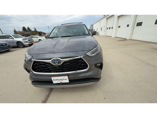 Magnetic Gray Metallic 2021 Toyota Highlander Hybrid Platinum