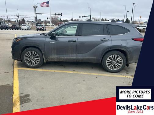 Magnetic Gray Metallic 2021 Toyota Highlander Hybrid Platinum