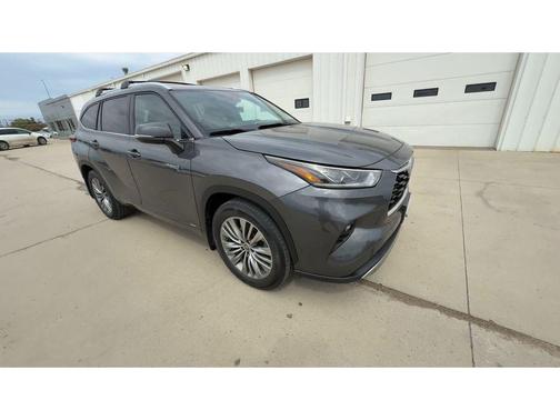 Magnetic Gray Metallic 2021 Toyota Highlander Hybrid Platinum