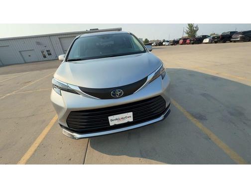 Celestial Silver Metallic 2025 Toyota Sienna XLE