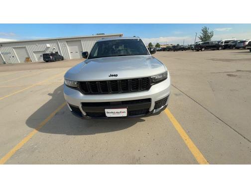 Silver Zynith 2025 Jeep Grand Cherokee L Altitude