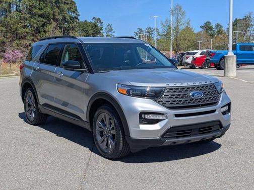 Iconic Silver Metallic 2023 Ford Explorer XLT