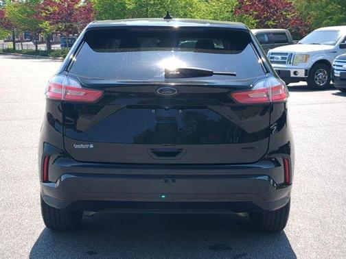 Agate Black Metallic 2022 Ford Edge SE