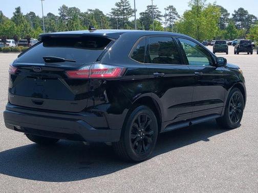 Agate Black Metallic 2022 Ford Edge SE