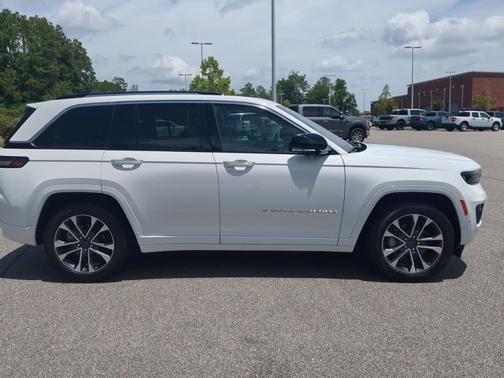 Bright White Clearcoat 2023 Jeep Grand Cherokee OVERLAND