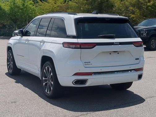 Bright White Clearcoat 2023 Jeep Grand Cherokee OVERLAND