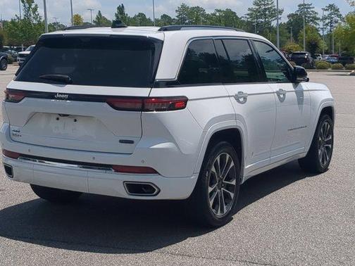 Bright White Clearcoat 2023 Jeep Grand Cherokee OVERLAND