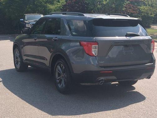 Gray Metallic 2022 Ford Explorer XLT