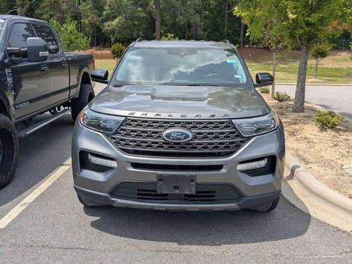 Gray Metallic 2022 Ford Explorer XLT