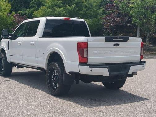 White 2022 Ford F-350 Lariat Super Duty