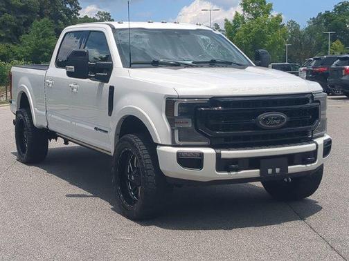 White 2022 Ford F-350 Lariat Super Duty