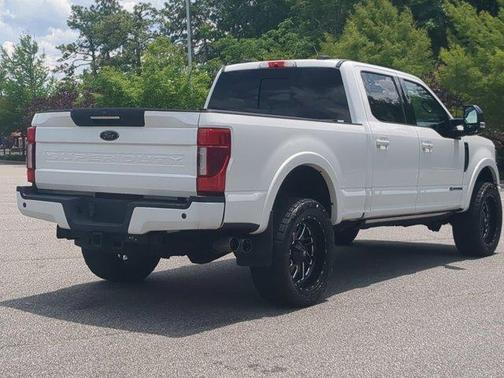 White 2022 Ford F-350 Lariat Super Duty